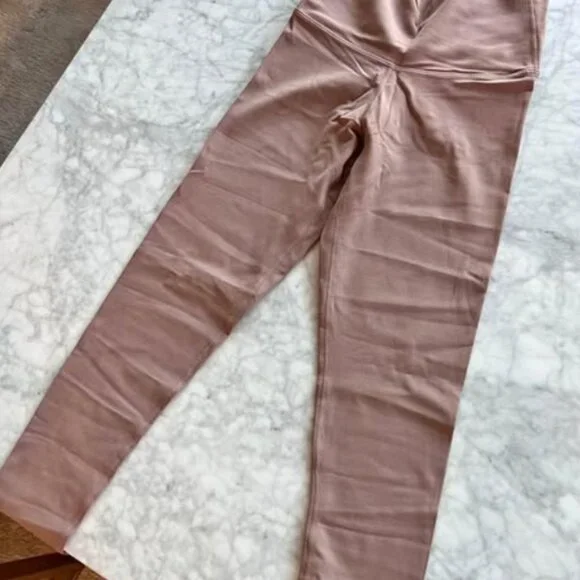 NWT TNA Butter Leggings in Blush - Picture 5 of 5